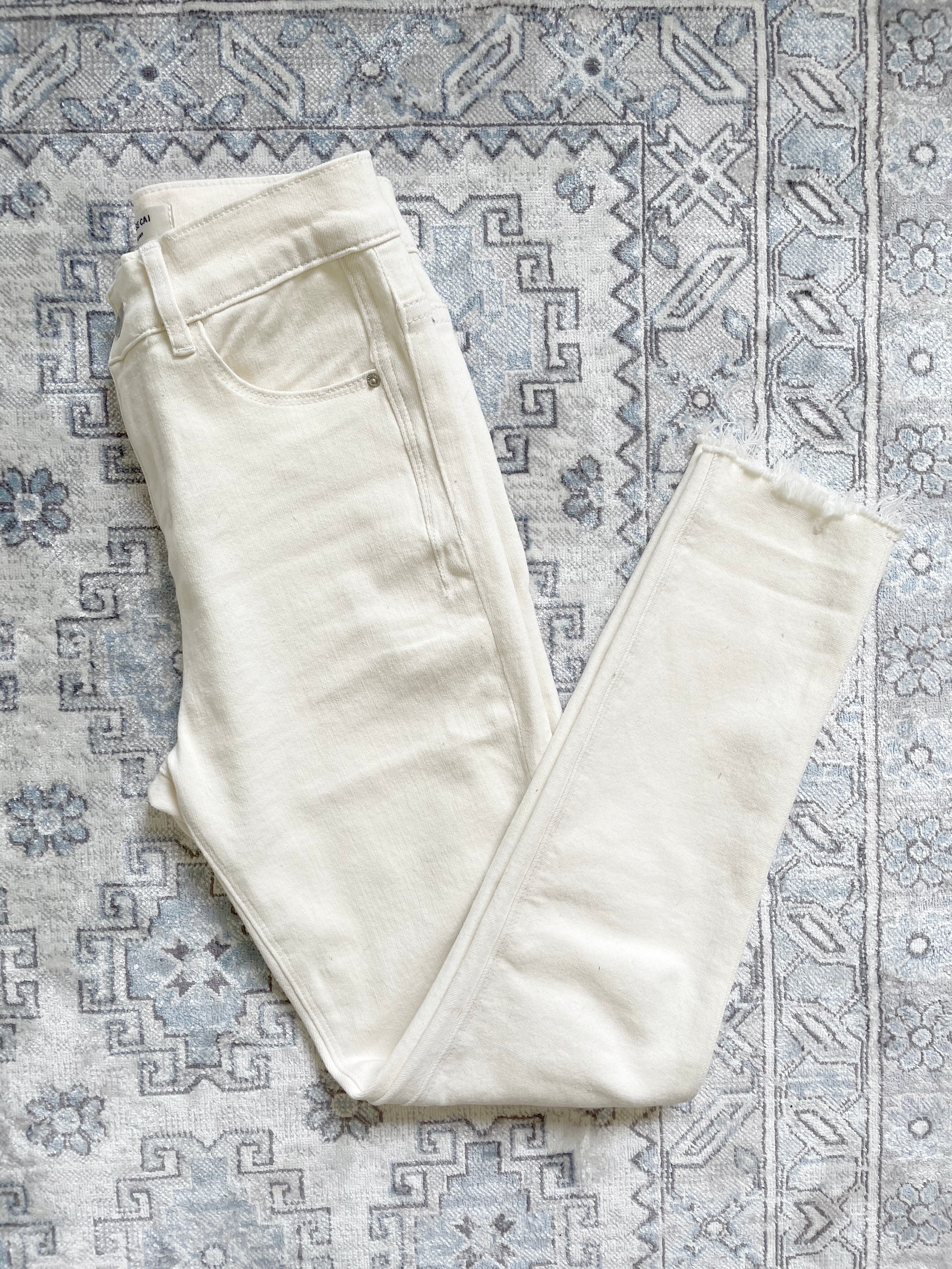 Cream-colored slim fitted jeans 620HKD